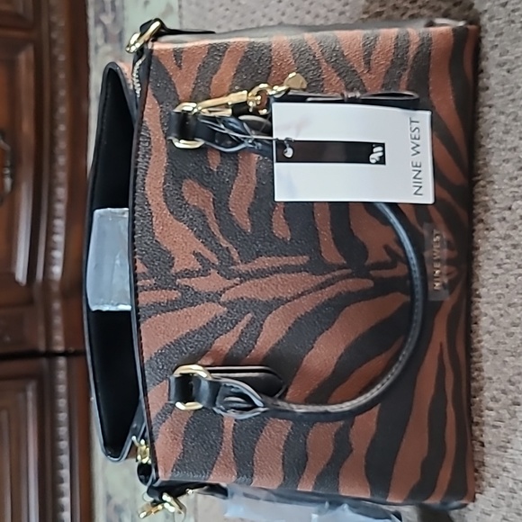 NINE WEST WOMEN'S BLACK AND SADDLE TAN PURSE - Picture 2 of 15